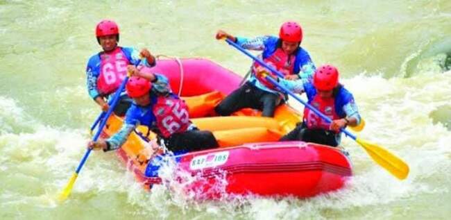 Arung jeram di kampar dan kuansing dapat sebagai daya tarik wisata air dari riau